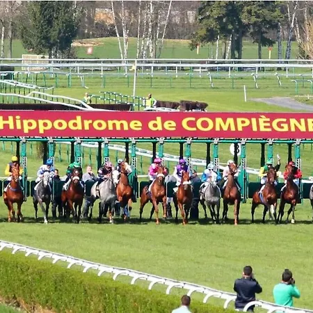 Le Emmanuel - Place Du Change * Compiegne